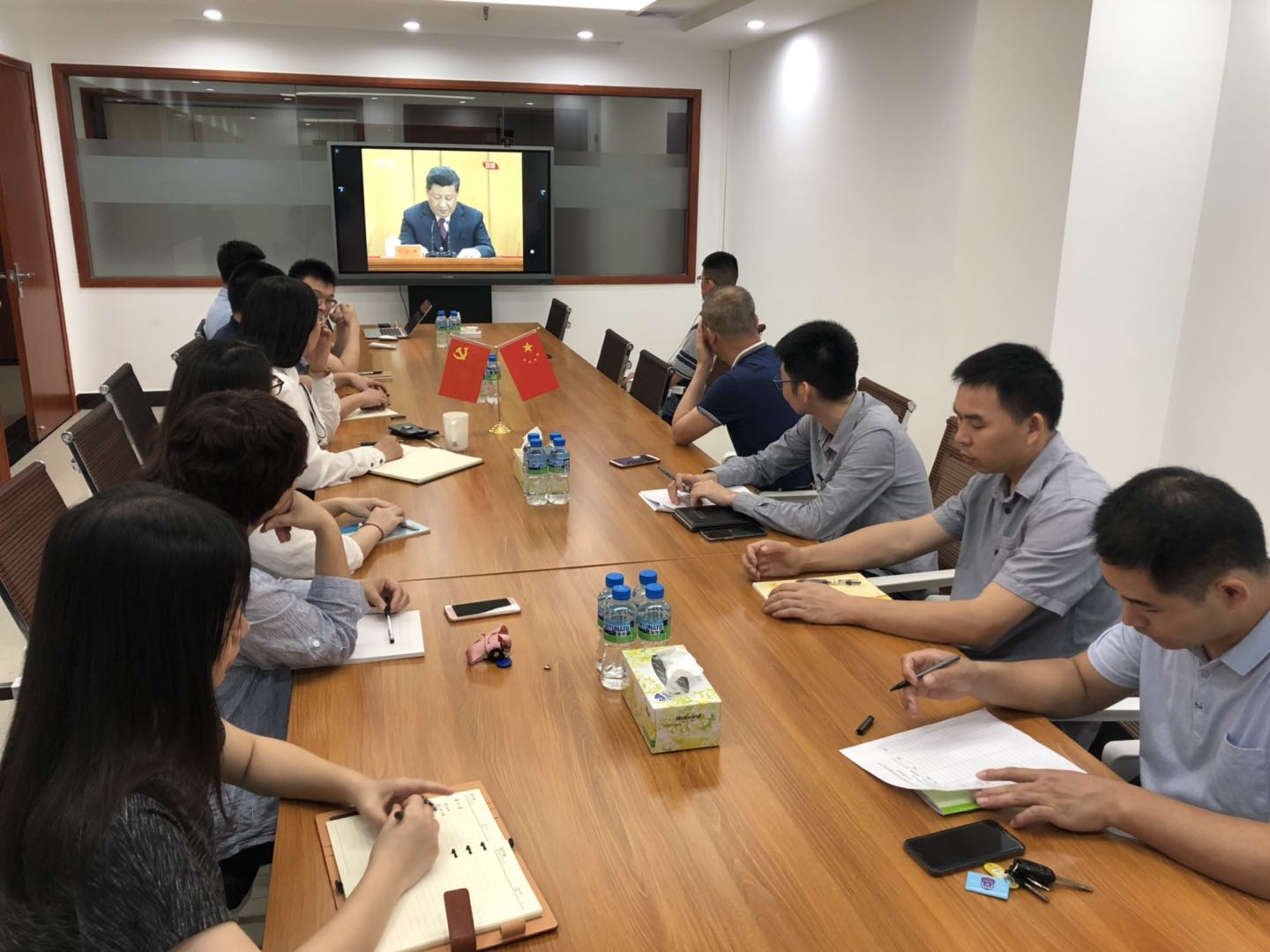 07-水務(wù)實(shí)業(yè)公司員工收看紀(jì)念五四運(yùn)動(dòng)100周年大會(huì).jpg 07-水務(wù)實(shí)業(yè)公司員工收看紀(jì)念五四運(yùn)動(dòng)100周年大會(huì).jpg