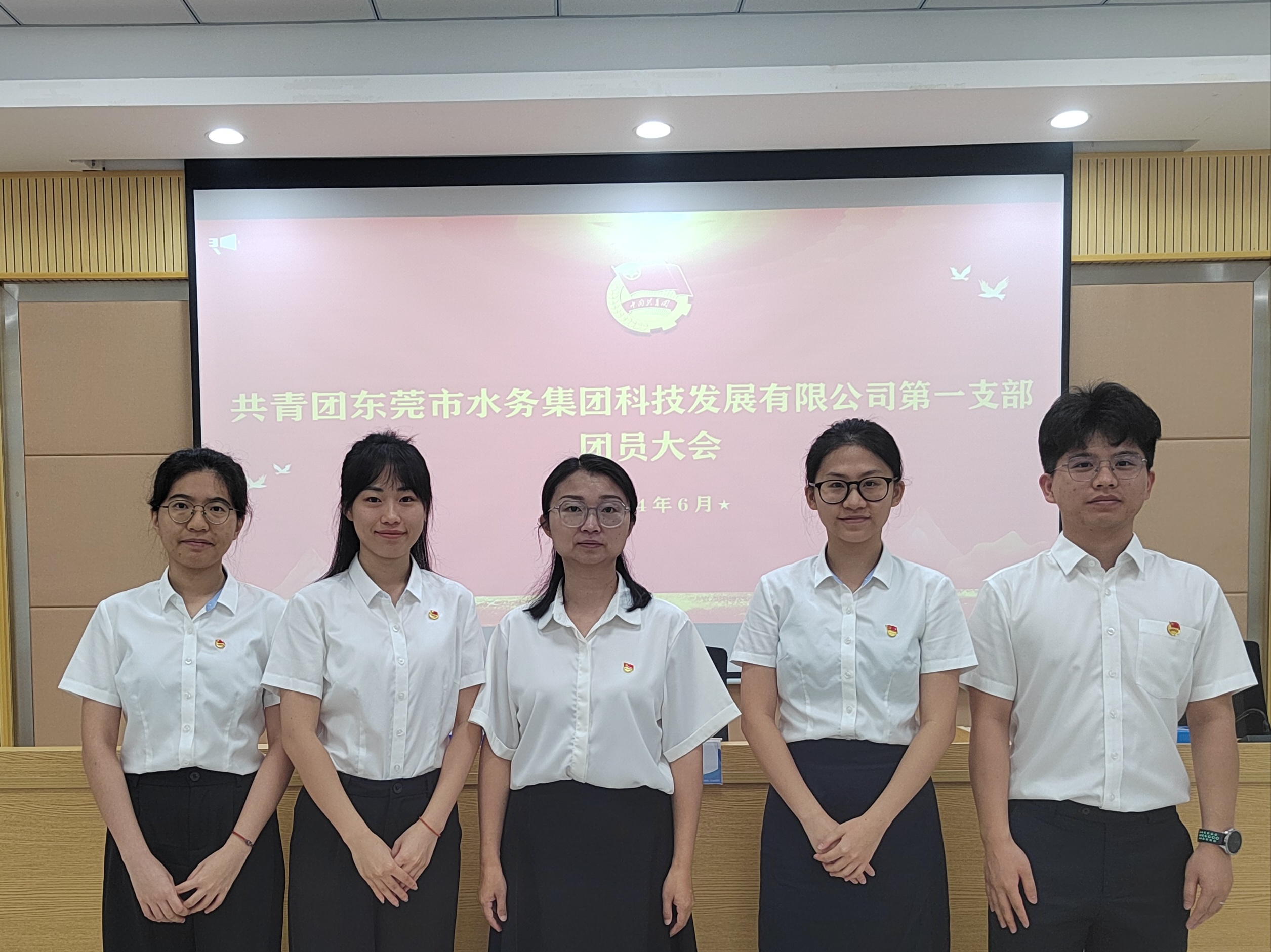 科技公司第一團(tuán)支部委員合影.jpeg