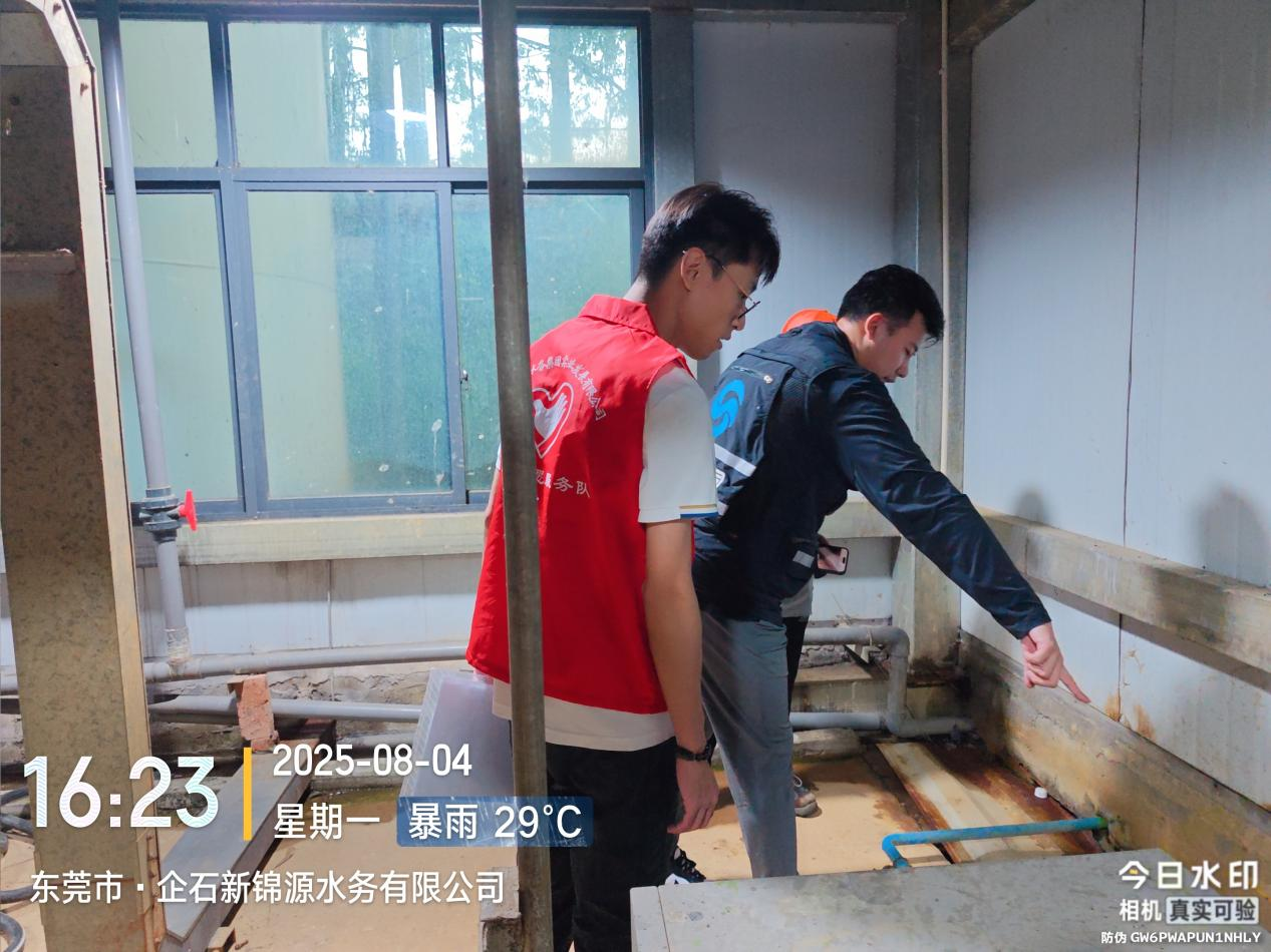 1.3 黨員干部帶頭到全市61家污水處理廠，對污泥項(xiàng)目設(shè)施設(shè)備、材料堆放點(diǎn)、排水溝渠、綠化帶等易積水區(qū)域開展排查和整改工作。.png