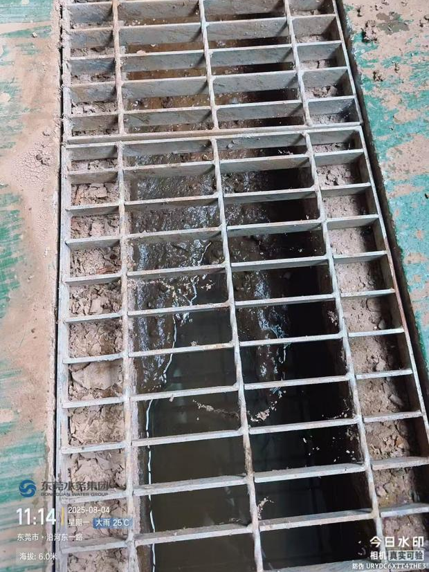 1.4 常平西二期溝渠淤積整改前.png